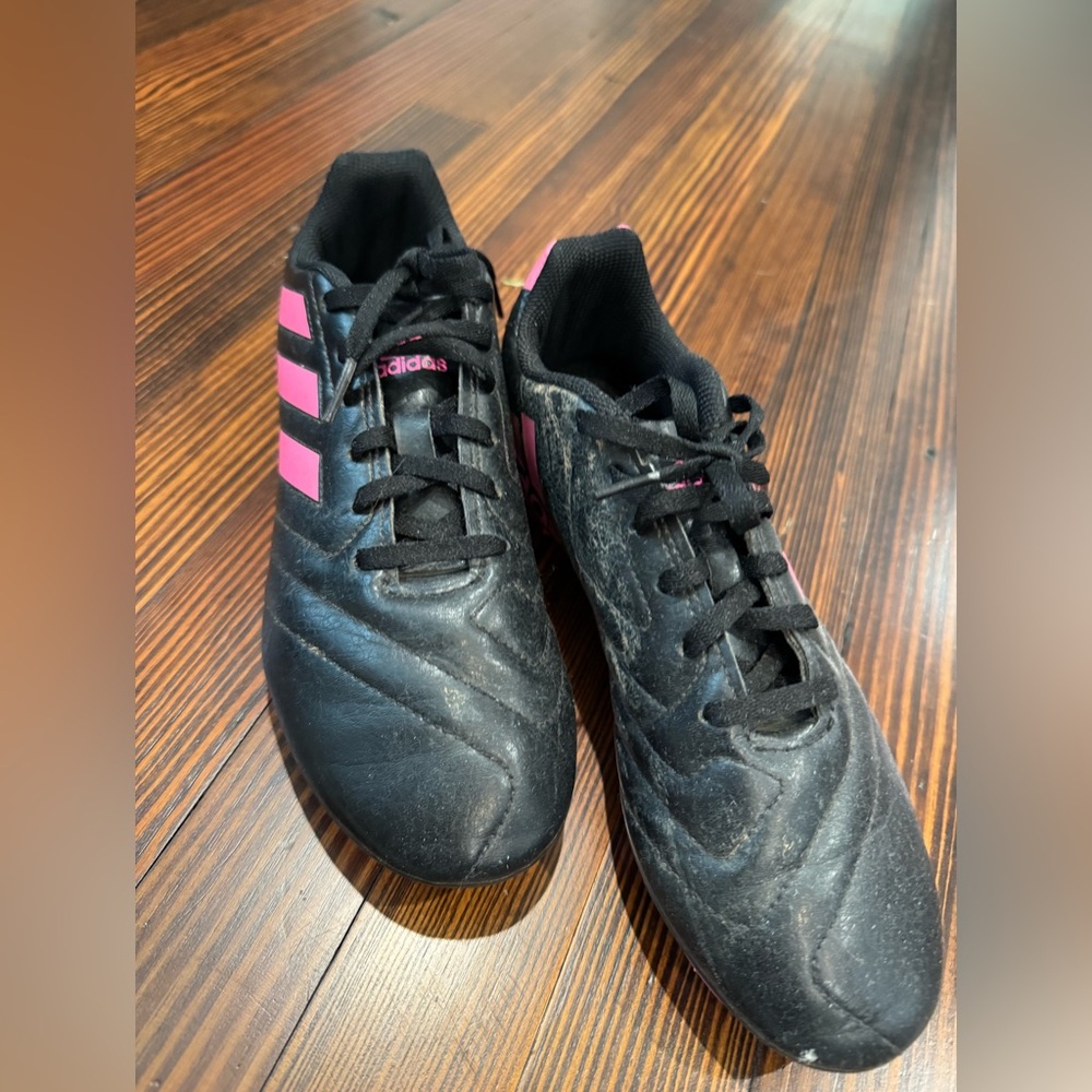 Adidas Black & Pink Soccer Cleats - size 6 - Picture 2 of 3